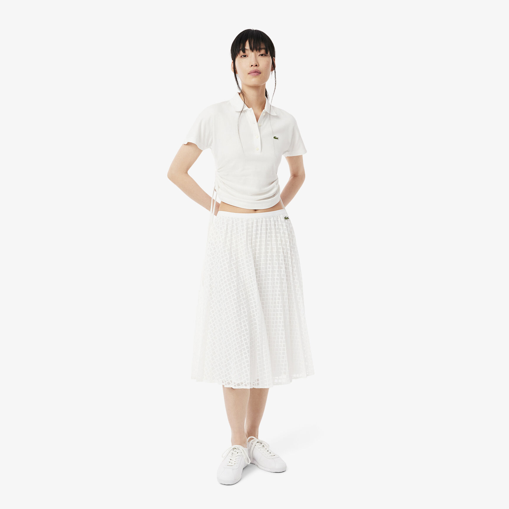 تنورة من الدانتيل مطوية تنورة من الدانتيل مطوية