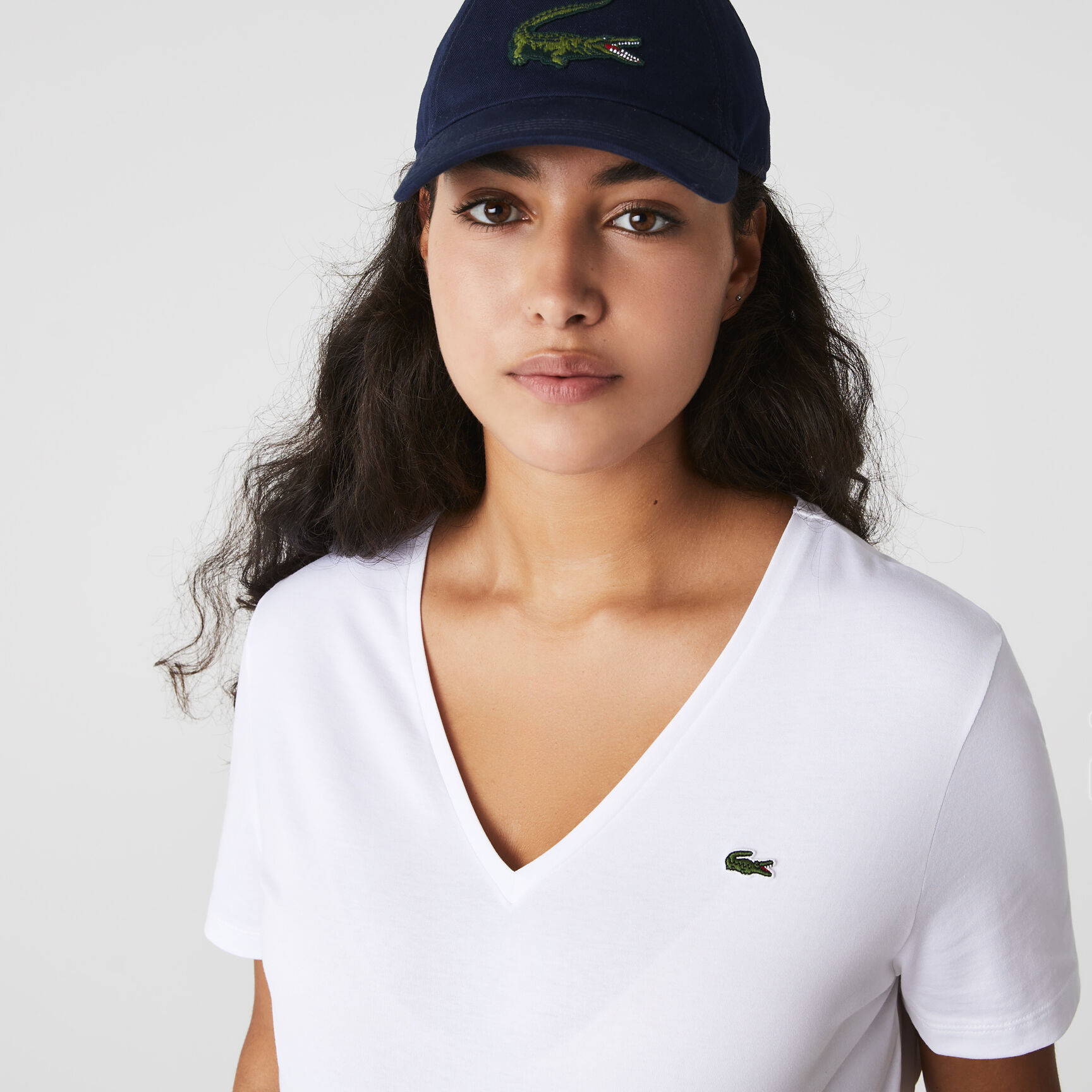 تي شيرت بقصّة عادية وطبعة مميزة لكلمة Lacoste
