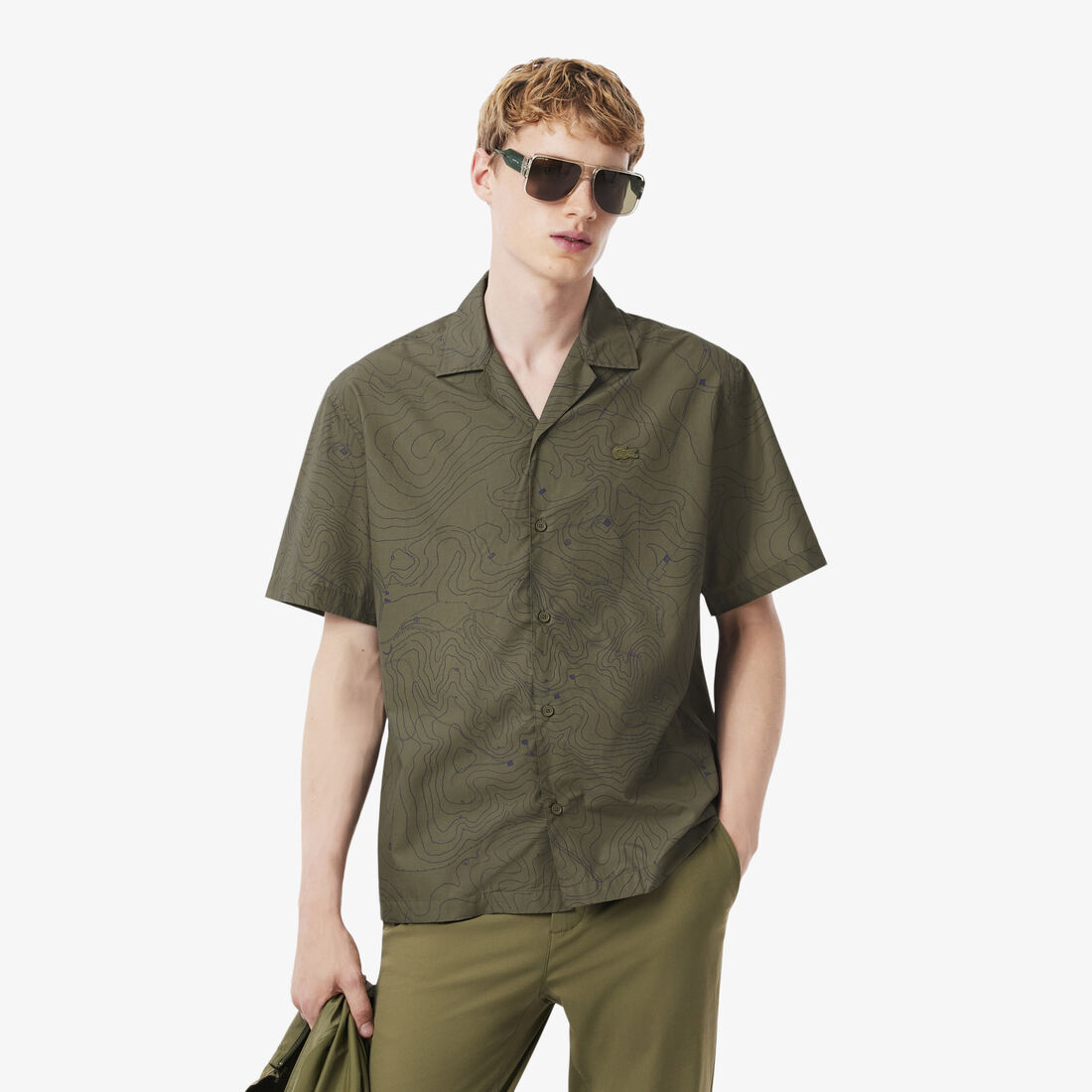 قميص مريح بأكمام قصيرة