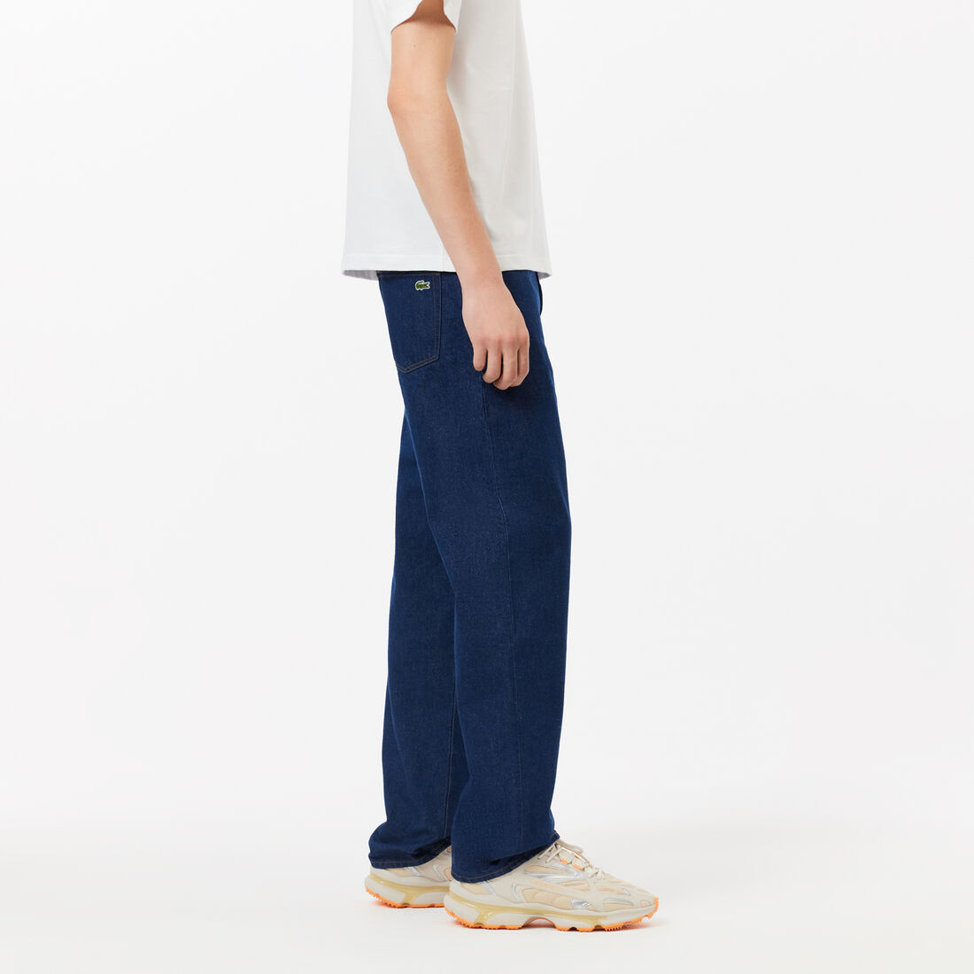 بنطال جينز بقصّة مستقيمة وخمسة جيوب بنطال جينز بقصّة مستقيمة وخمسة جيوب