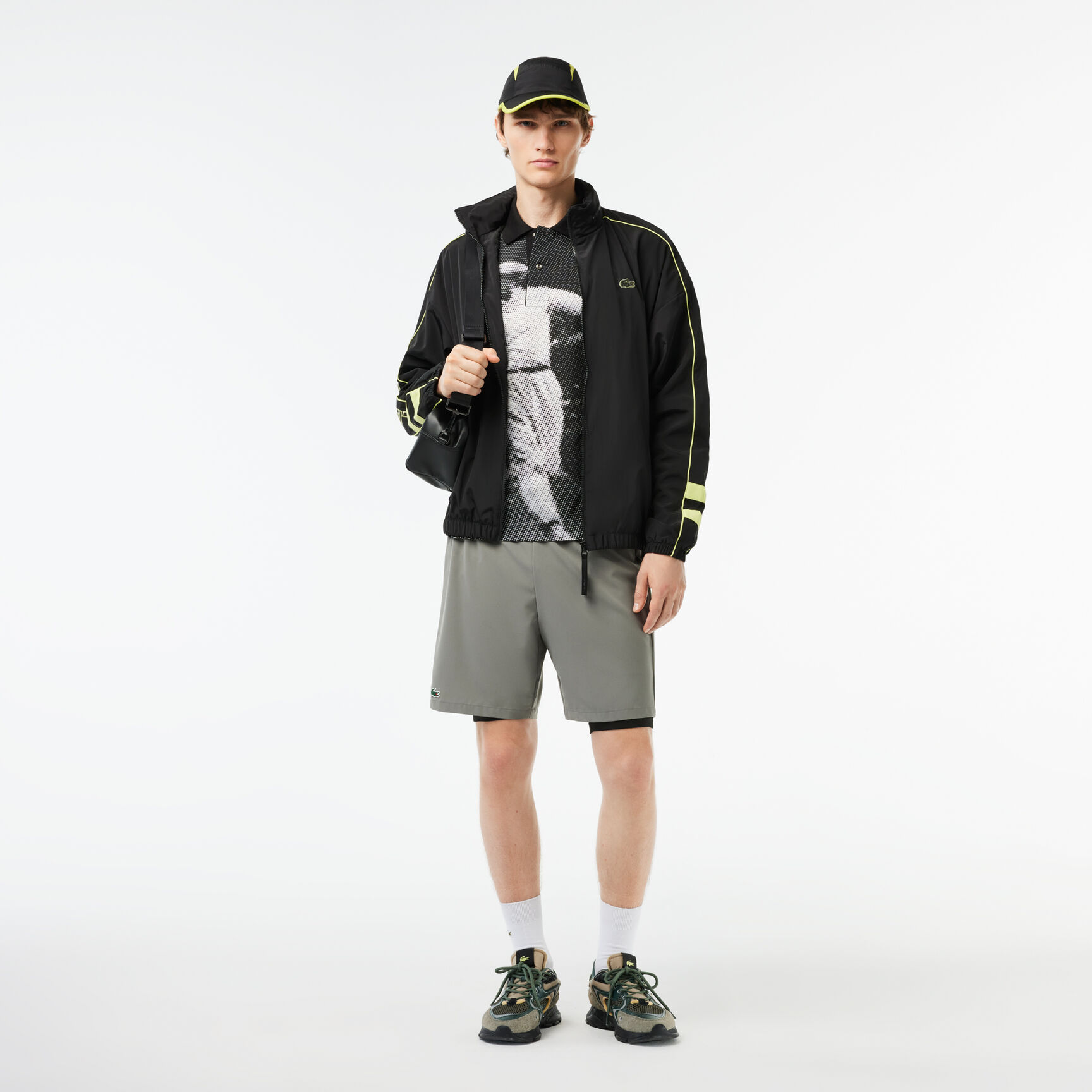 سترة دون أكمام مبطنة بالزغب ومزينة بشعار التمساح المبطن سترة دون أكمام مبطنة بالزغب ومزينة بشعار التمساح المبطن